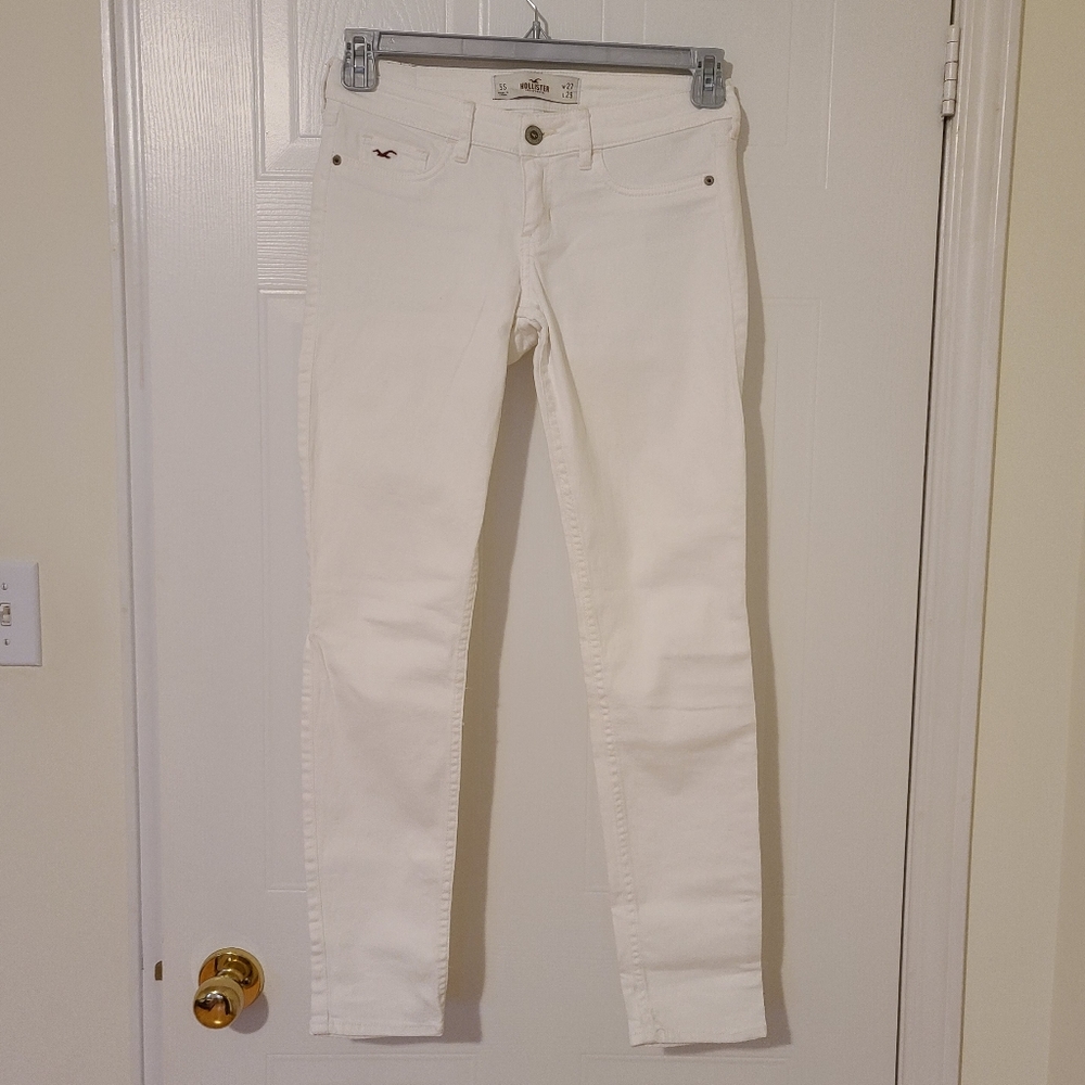 Hollister Skinny Jeans. White. 5 Short or W27, L29.